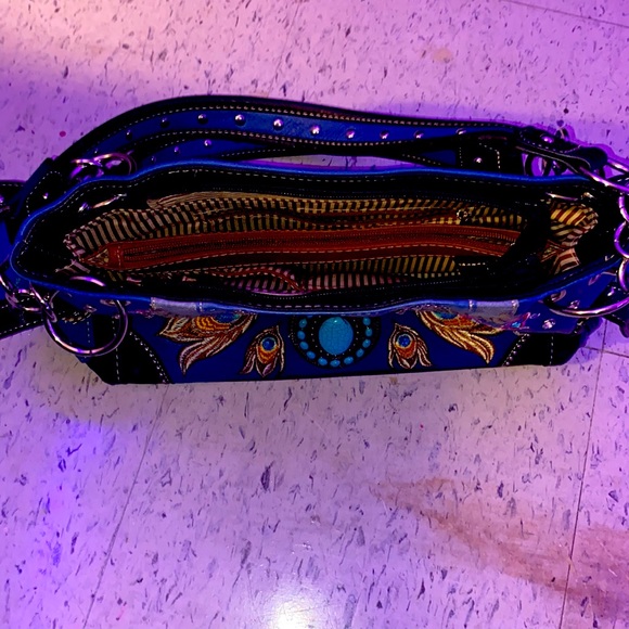 Turquoise leather concealed shoulder bag - Picture 5 of 8